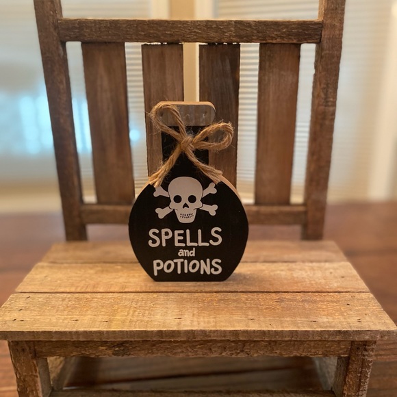 Halloween Potion Bottles Set, Witch’s Brew Potion Bottles, Spells & Potions - Picture 11 of 16